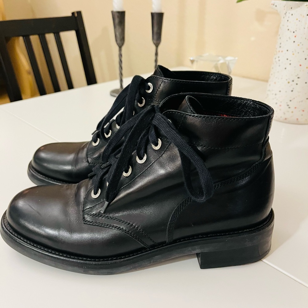💯Authentic RARE Runway Featured Chanel Boots - Picture 2 of 5